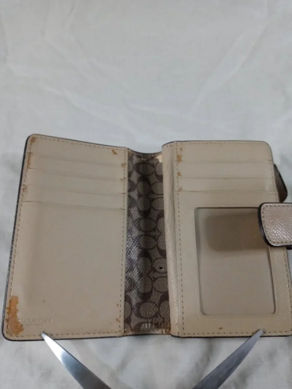 Coach New York Vintage Cute Leather Beige Women Zipper Wallet in Great Cond